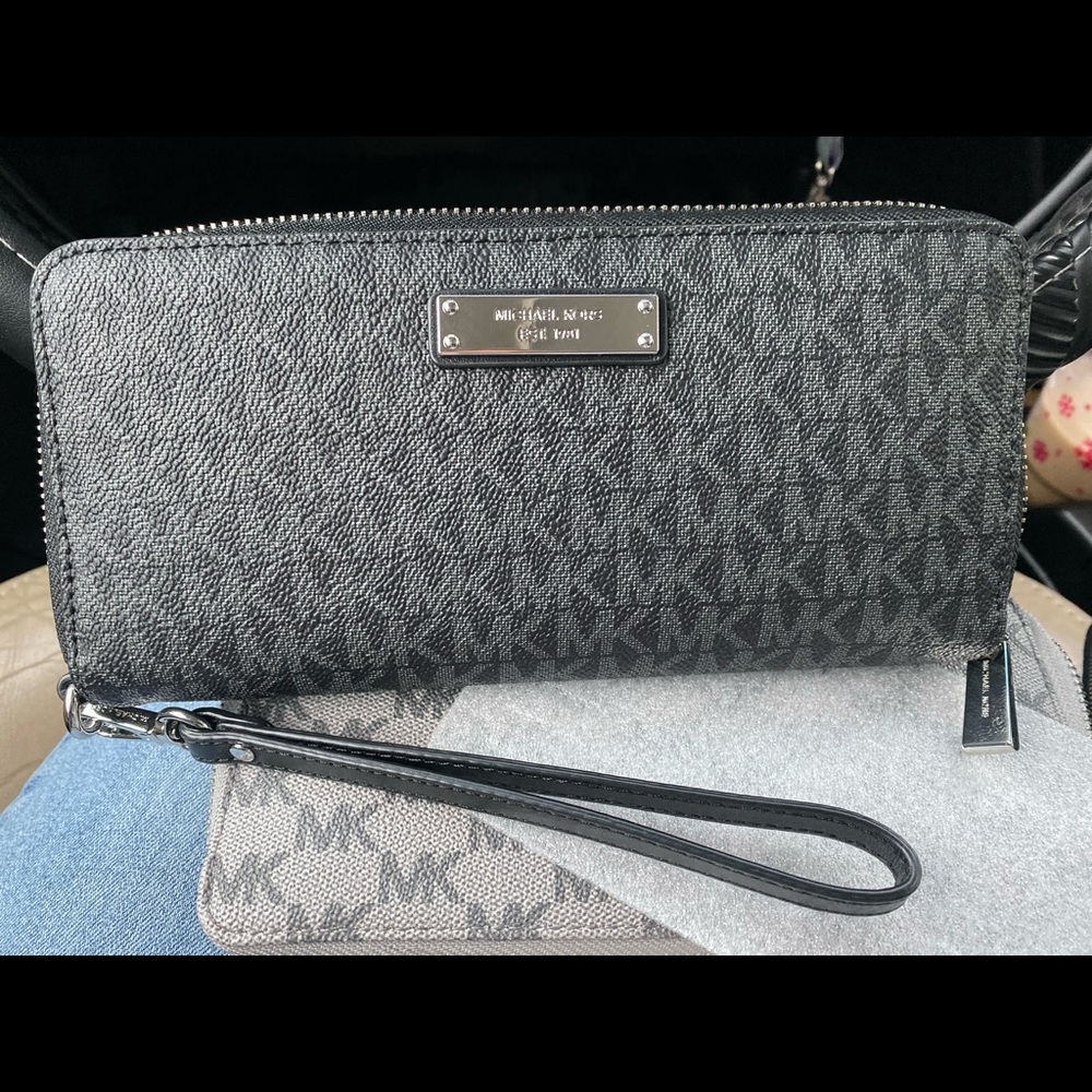 Micheal kors wallet